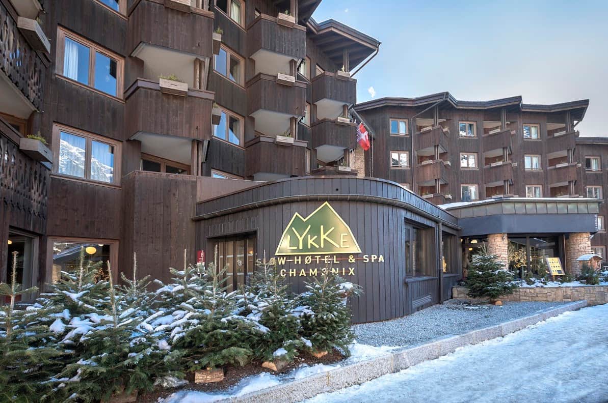 The entrance of the Lykke Hôtel & Spa in Chamonix under snow, on rue des Allobroges