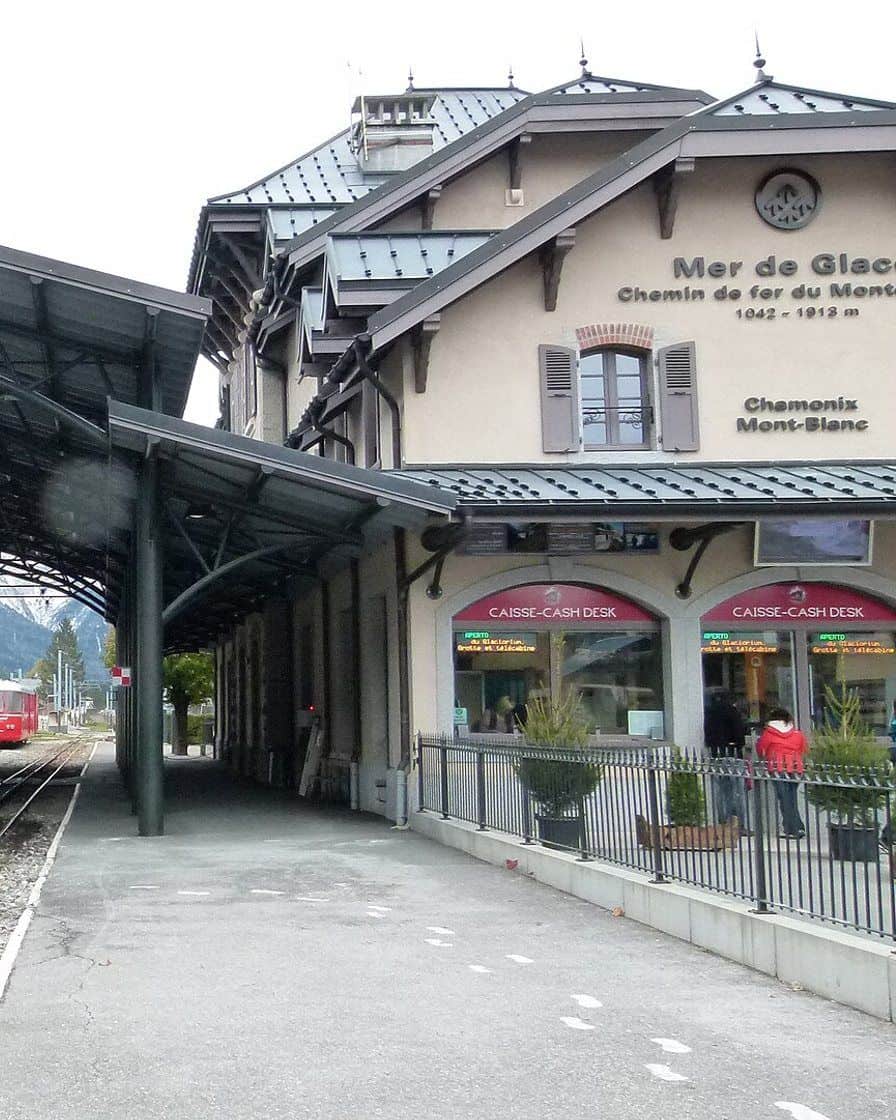 Gare du train du Montenvers à Chamonix, quai et marquise